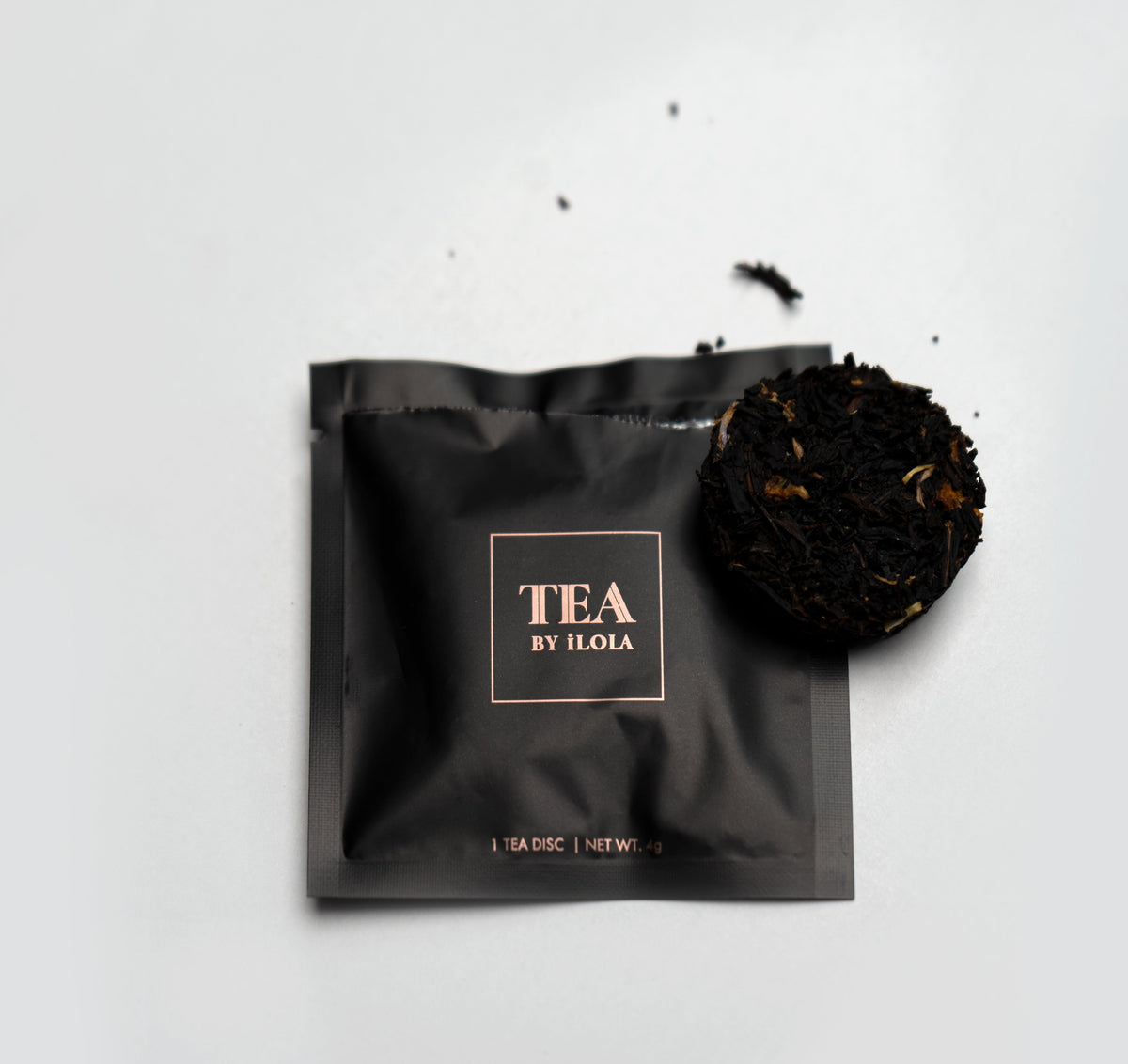 Single iLOLA Tea Disc sachet and loose Tea Disc